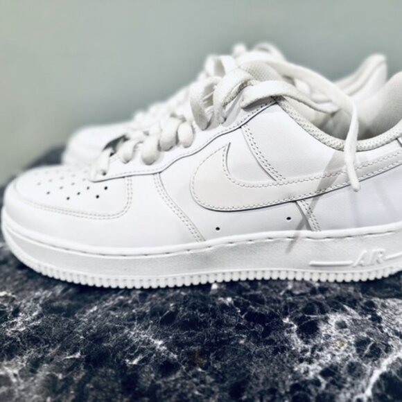 Nike Mens Crisp White Air Force 1 Low Sneakers Size 8.5 Barely Used CW2288-111 - Picture 3 of 10